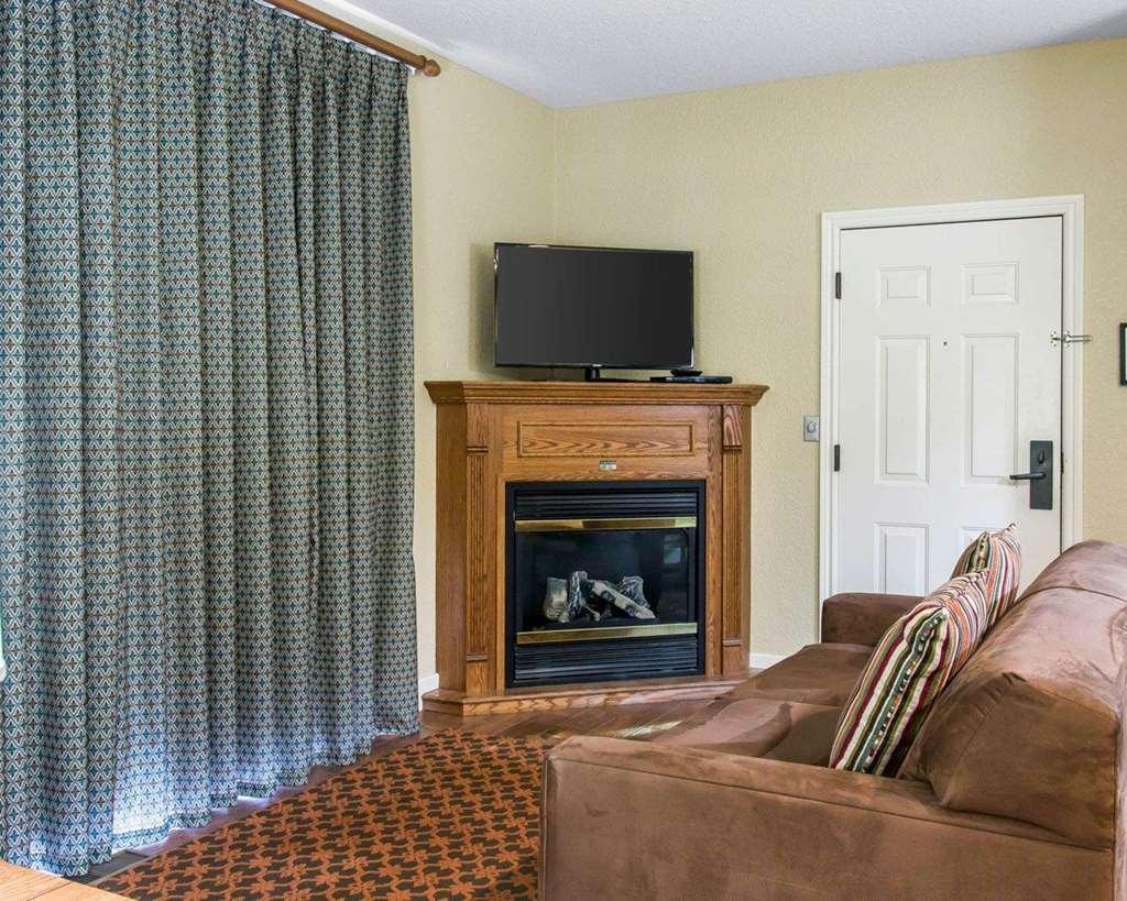 Mountain Run At Boyne Hotel Boyne Falls Room photo